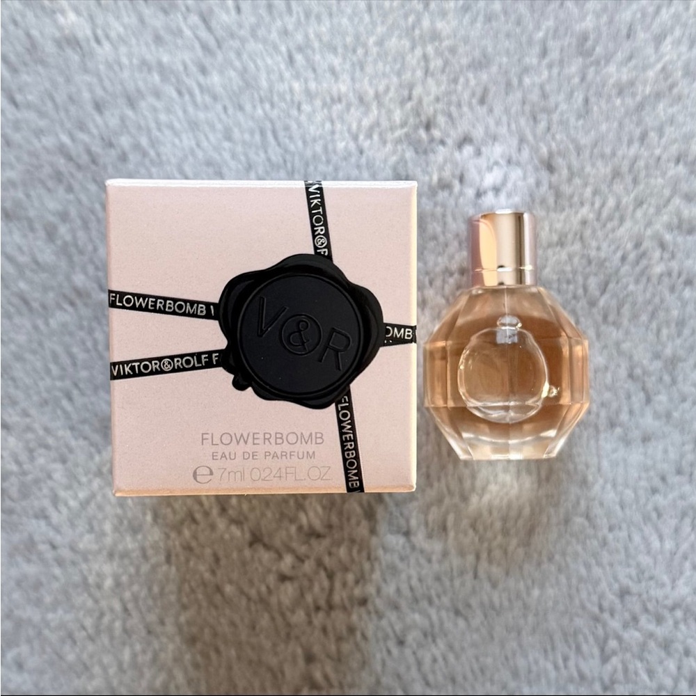 3/$30 🌸 NIB Viktor and Rolf Flowerbomb Mini 0.24 oz